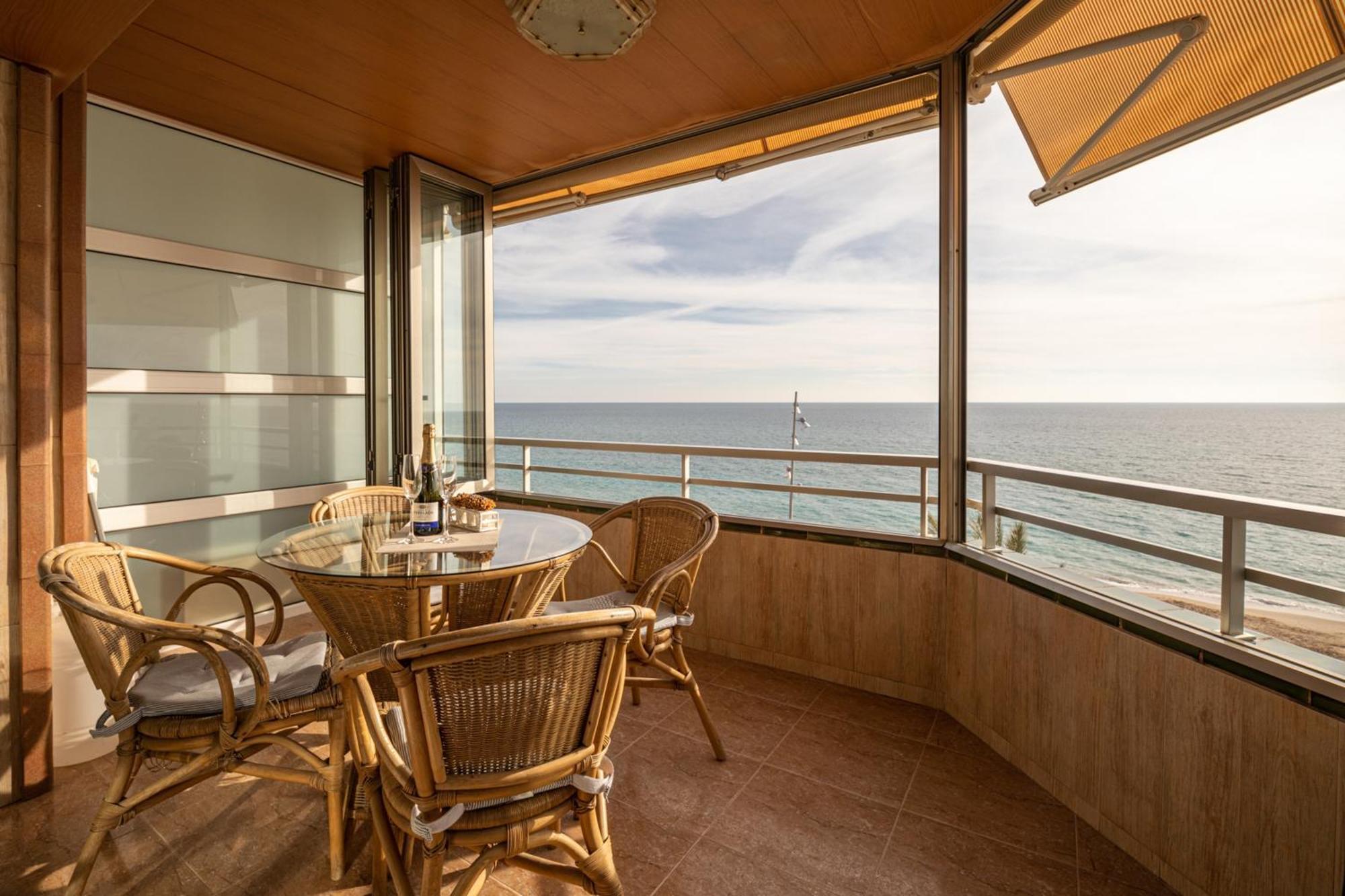 Spacious Apartment With Sea View Terrace In 卡拉费尔 外观 照片
